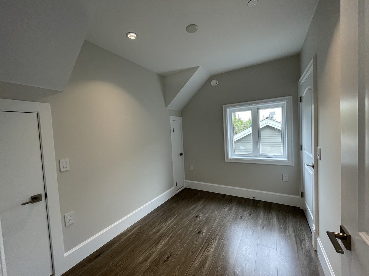 5345 Blenheim Street - Photo 4 of 12