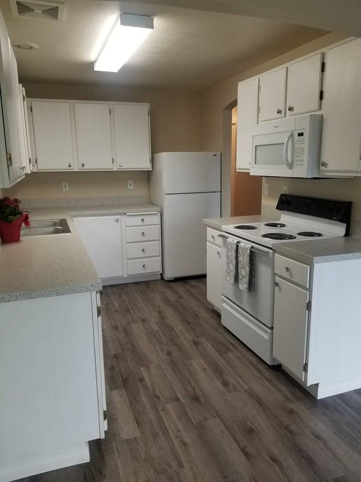 Cherry Apartments - Photo 2 of 13