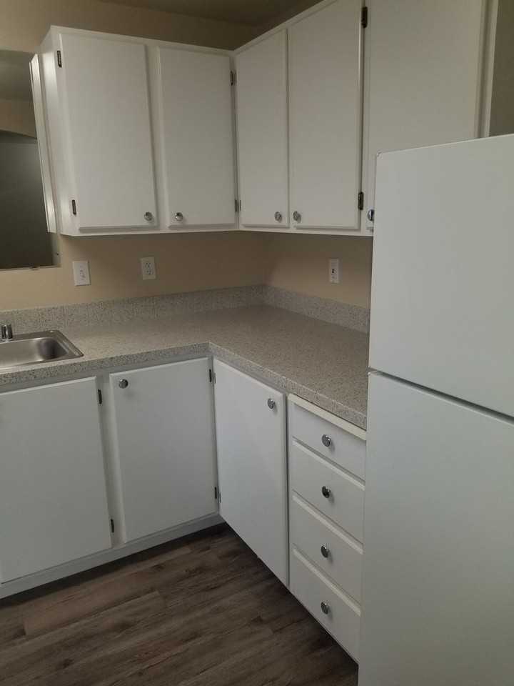 Cherry Apartments - Photo 3 of 13