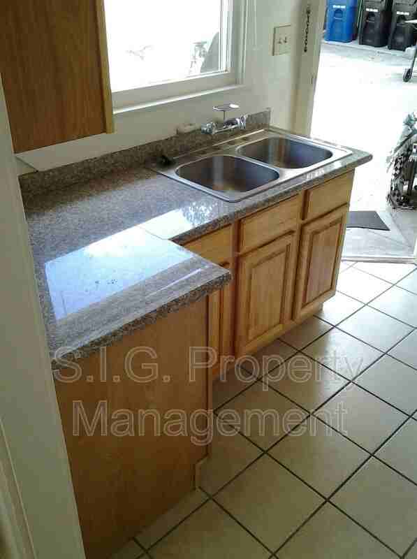 1230 1/2 Griffith St - Photo 3 of 17