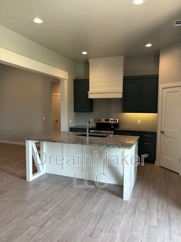 5225 Red Maple Ave - Photo 3 of 16
