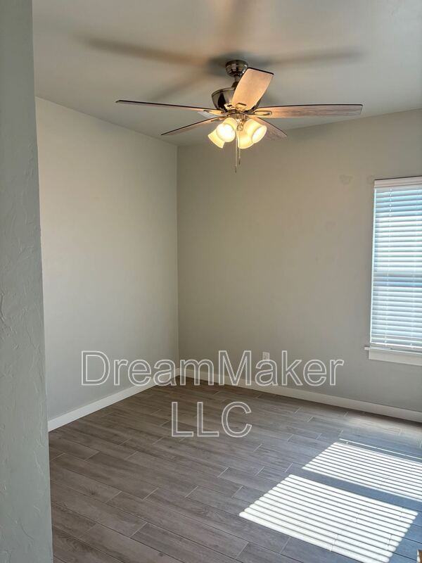 5225 Red Maple Ave - Photo 7 of 16