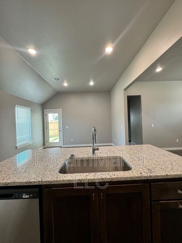 790 Flowers Dr - Photo 4 of 17