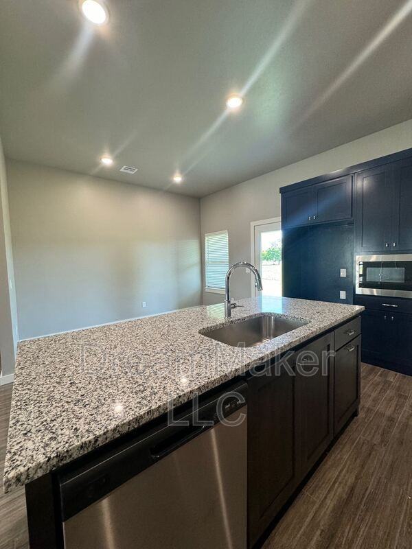 716 Flowers Dr - Photo 5 of 15