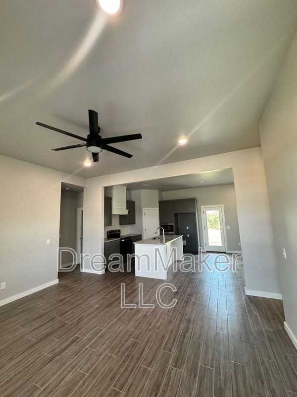 4924 Se 12th Ave - Photo 2 of 16