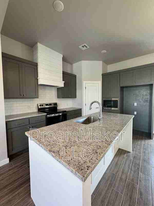 4924 Se 12th Ave - Photo 3 of 16