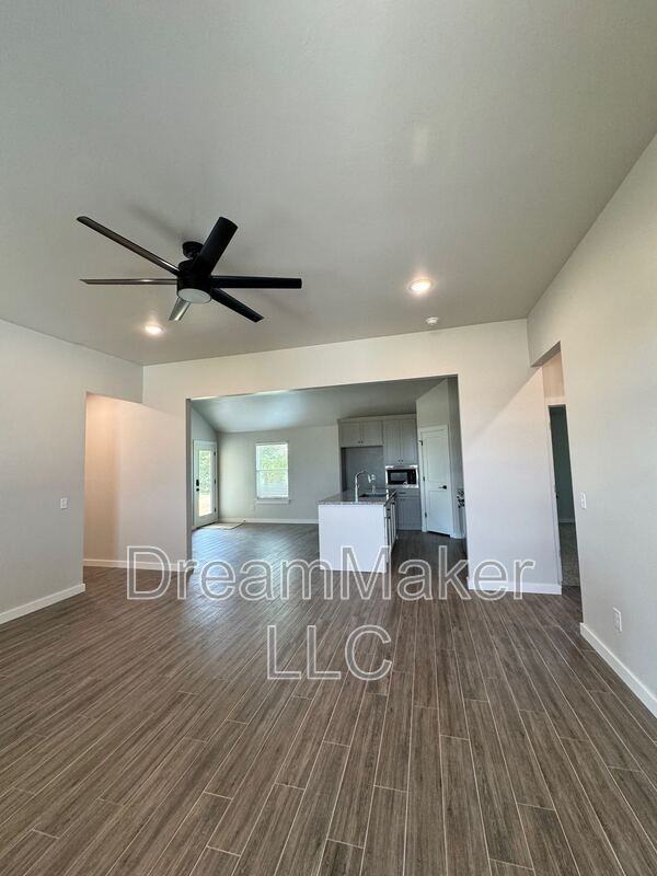 4980 Se 12th Ave - Photo 2 of 17