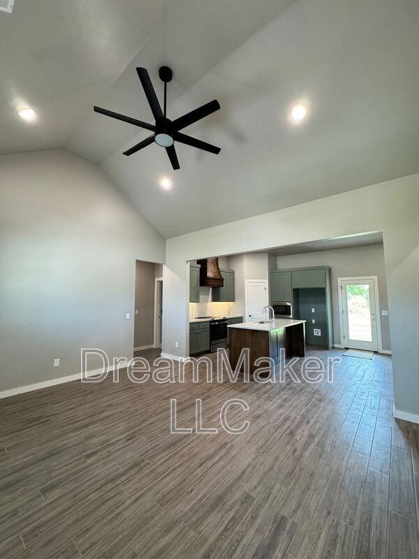 4992 Se 12th Ave - Photo 2 of 18