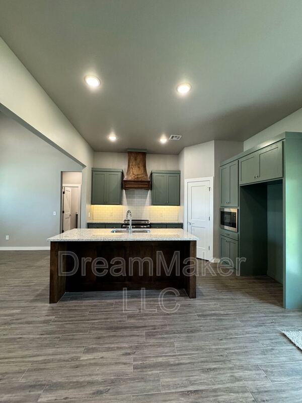4992 Se 12th Ave - Photo 3 of 18