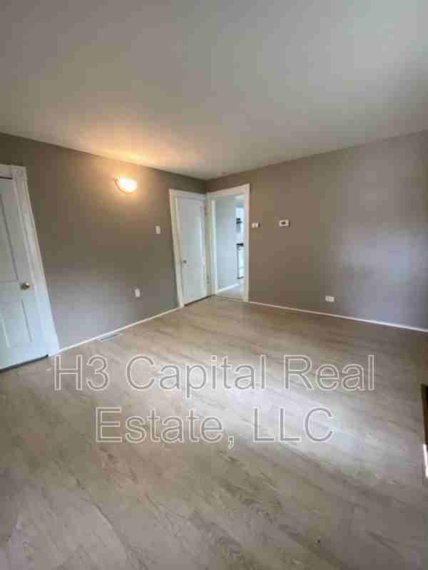 2120 Lee Ave - Photo 2 of 13