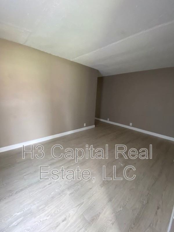 2122 Lee Ave #B - Photo 2 of 11