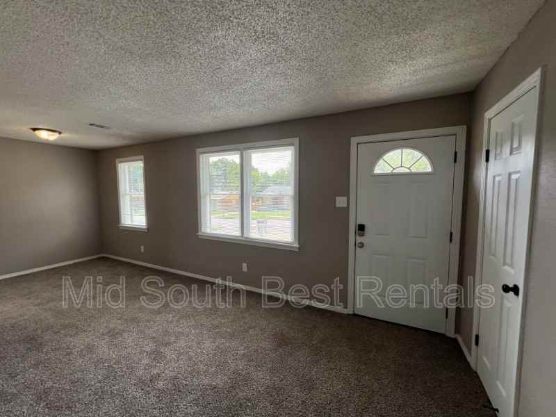 1496 Whitmore Rd - Photo 2 of 8