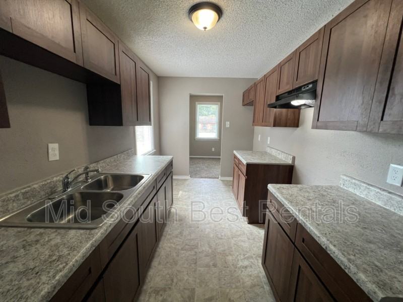 1496 Whitmore Rd - Photo 3 of 8