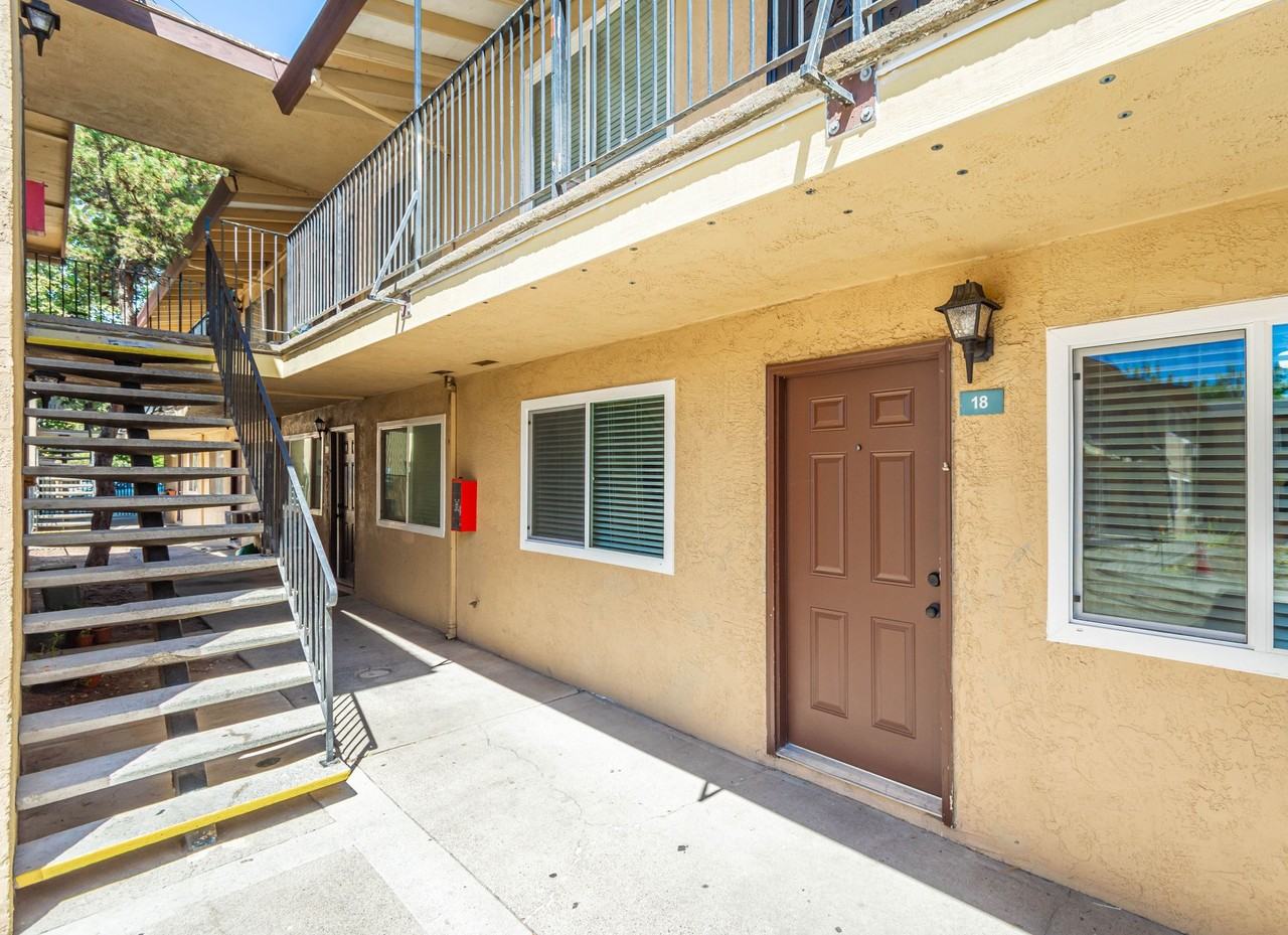 Courtyard on Morse - Photo 4 of 33