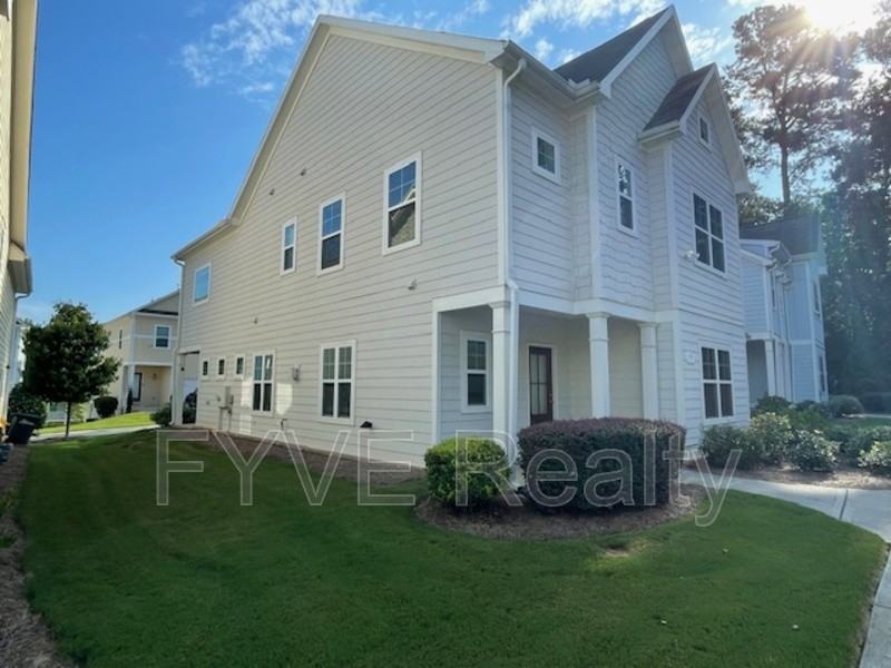 970 Shelnutt Dr - Photo 3 of 33
