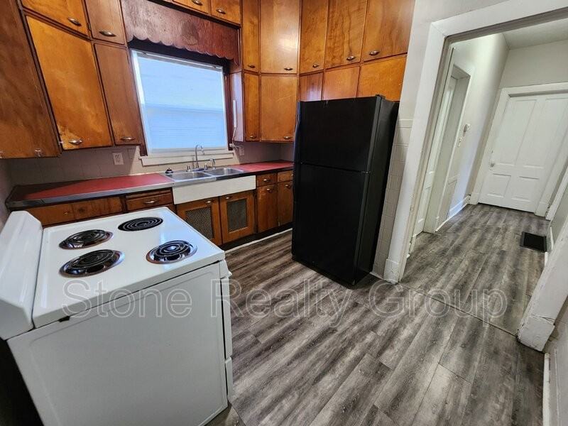 622 College Ave - Photo 3 of 8
