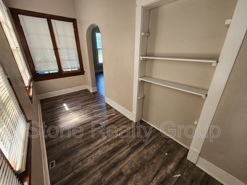 622 College Ave - Photo 4 of 8