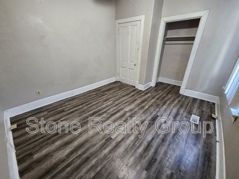 622 College Ave - Photo 5 of 8