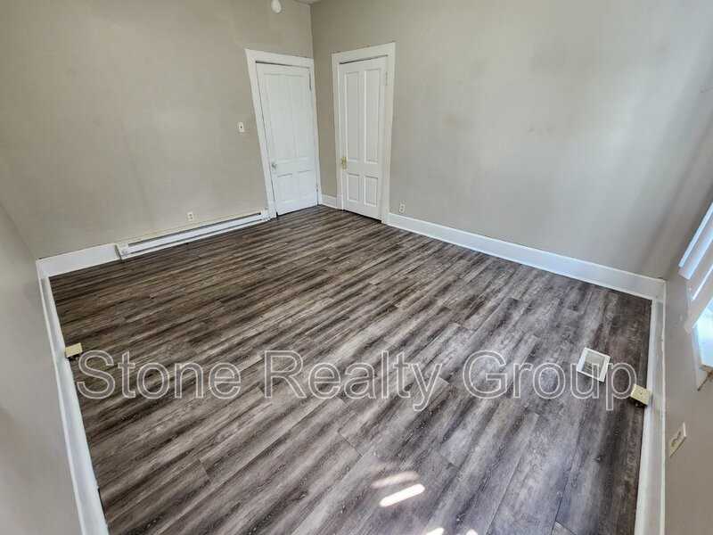 622 College Ave - Photo 6 of 8