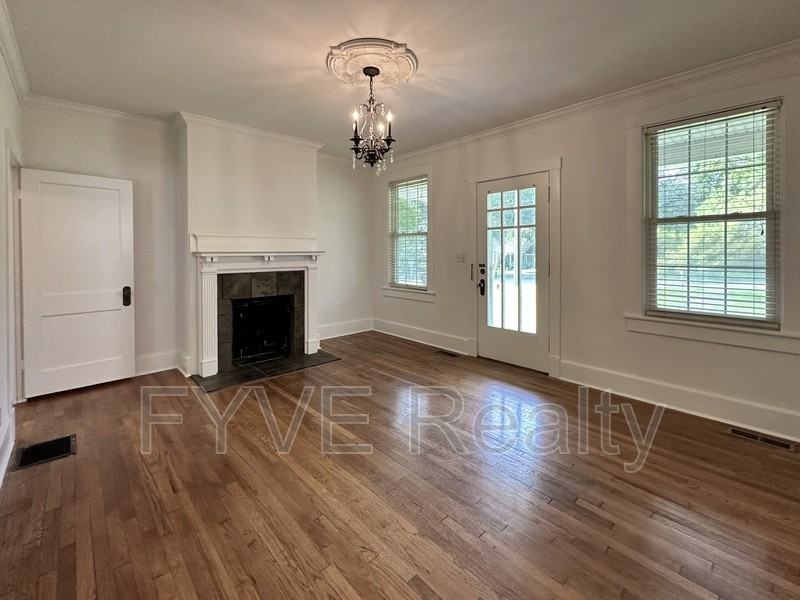 300 Elberta St - Photo 3 of 17