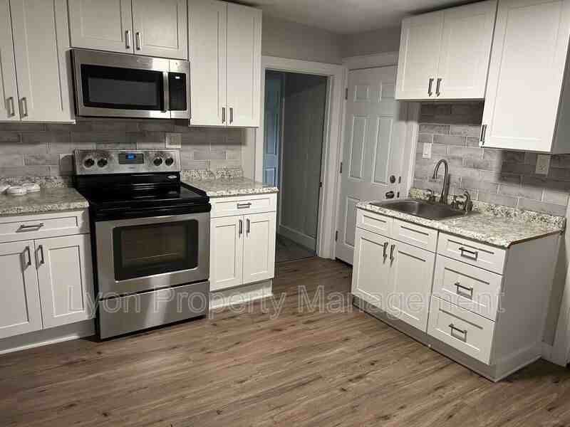 27 Lamphear St #119SUMMIT - Photo 3 of 13