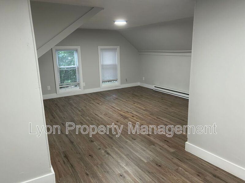 27 Lamphear St #119SUMMIT - Photo 5 of 13