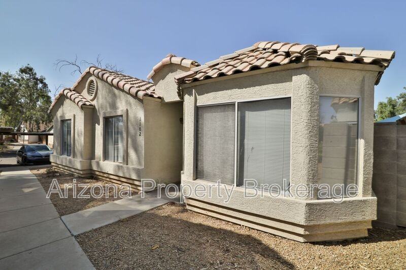 8520 W Palm Ln #1102 - Photo 4 of 21