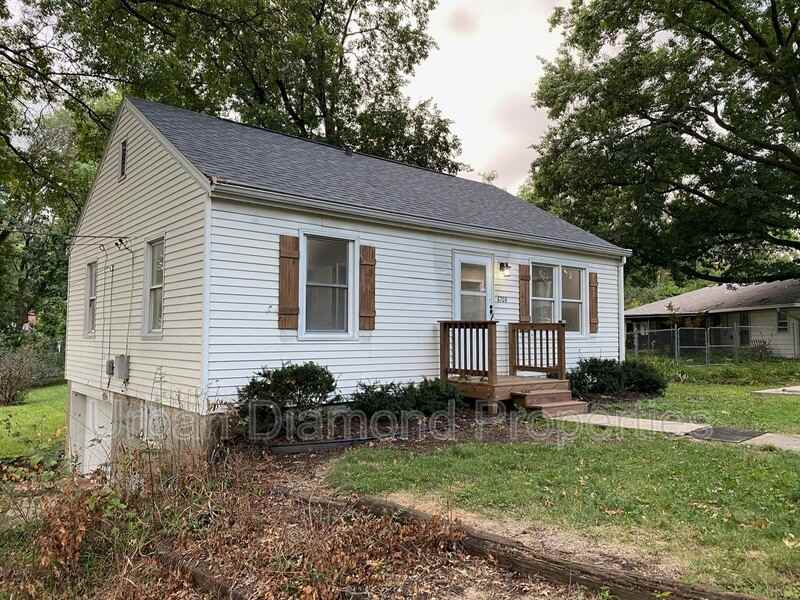 6708 Nw Bougher Ln - Photo 2 of 12