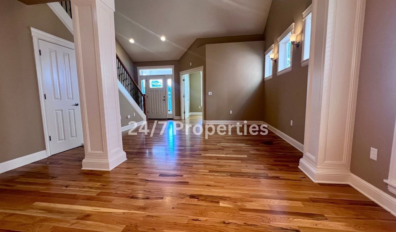 4237 Sussex Street - Photo 3 of 50