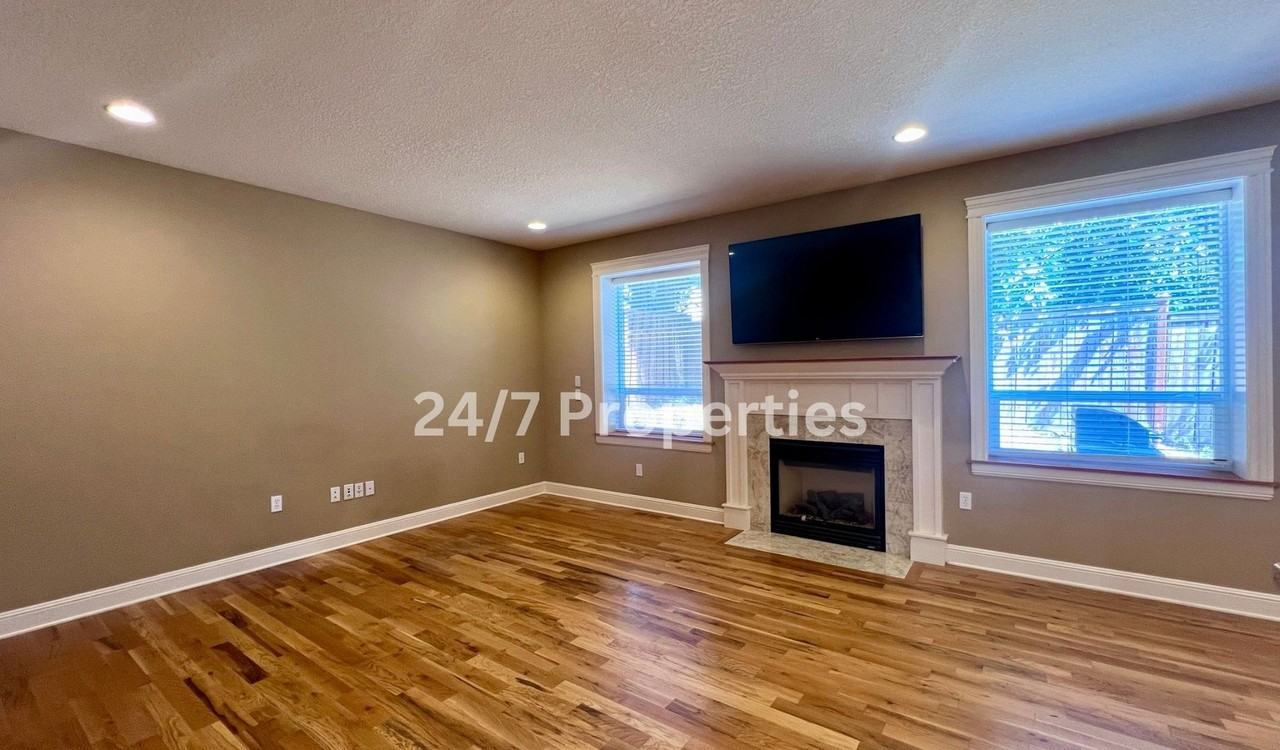 4237 Sussex Street - Photo 4 of 50