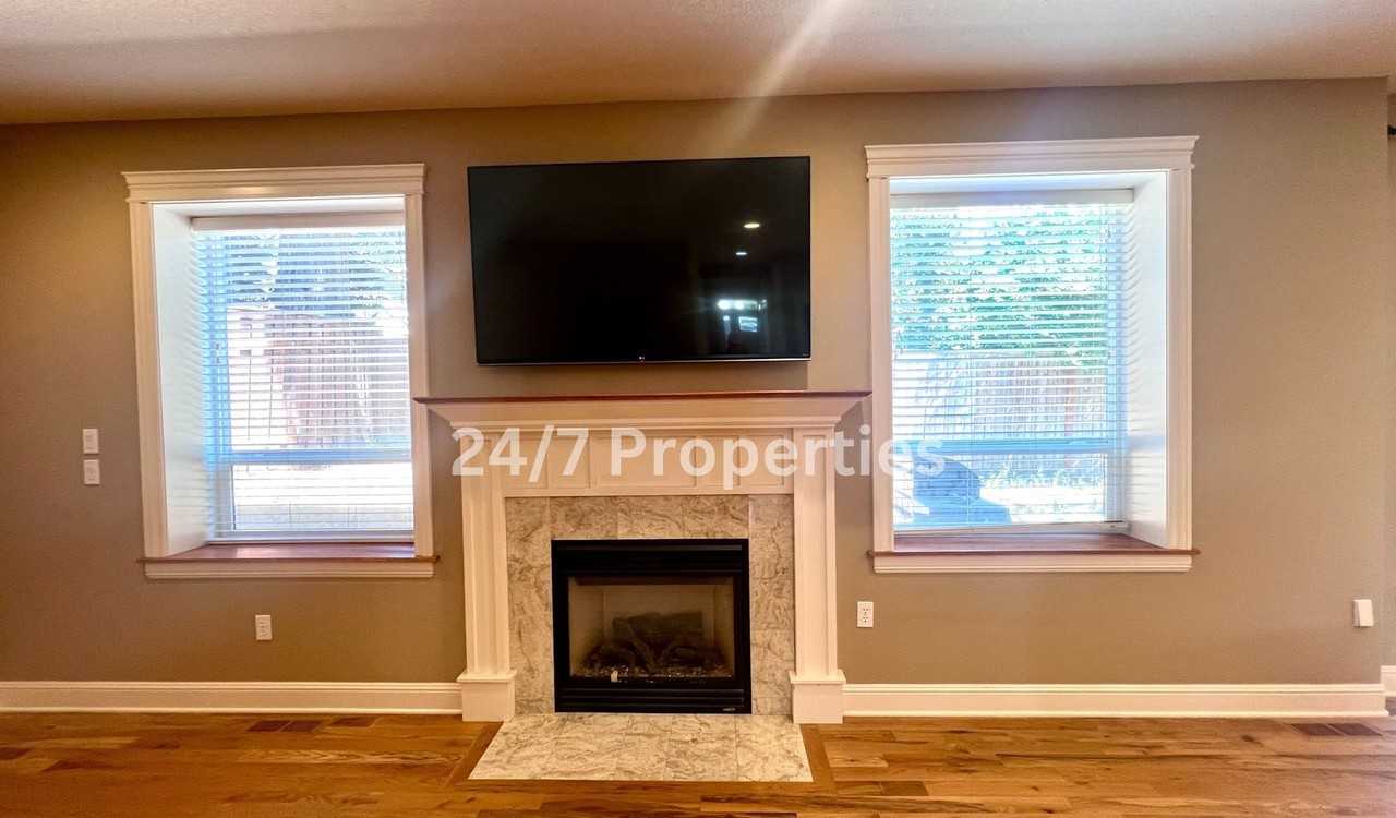 4237 Sussex Street - Photo 5 of 50