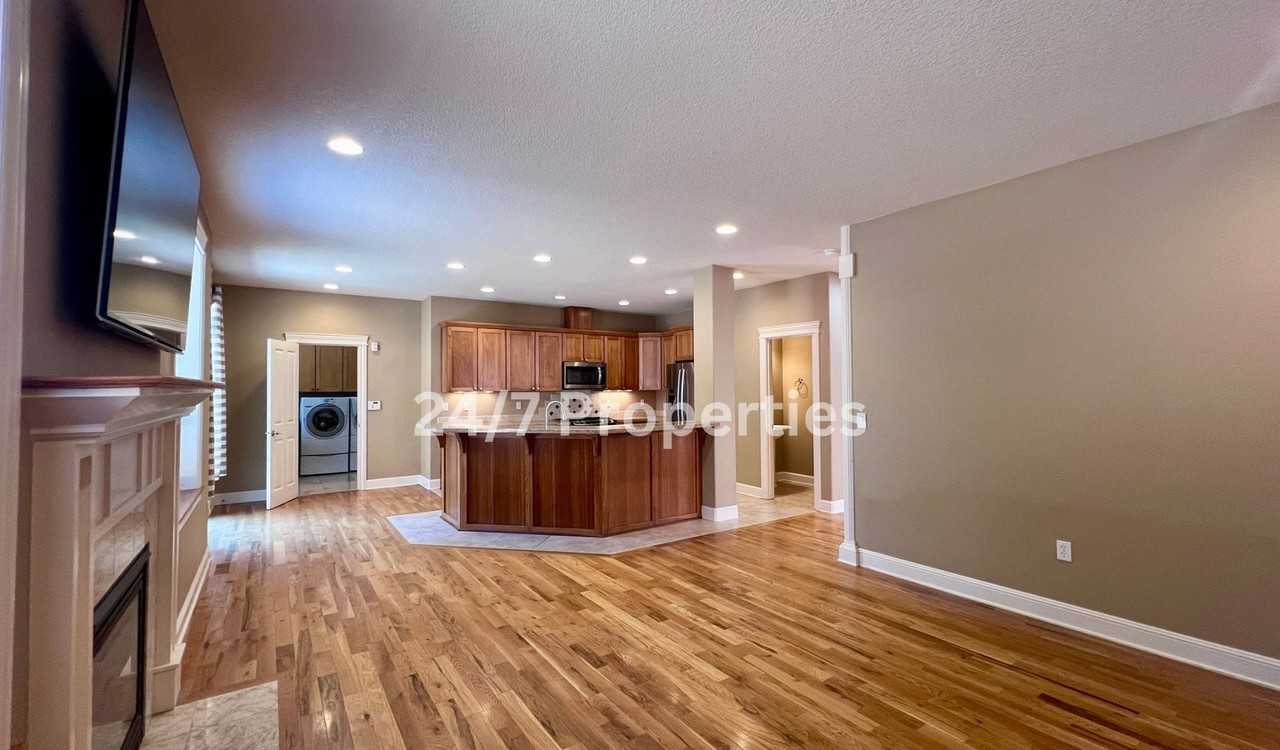 4237 Sussex Street - Photo 6 of 50