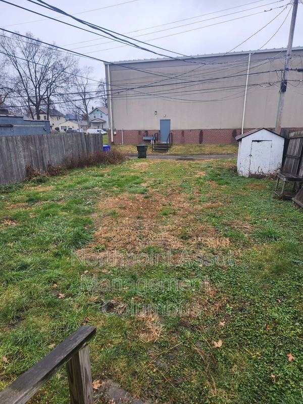 802 E Starr Ave - Photo 2 of 12