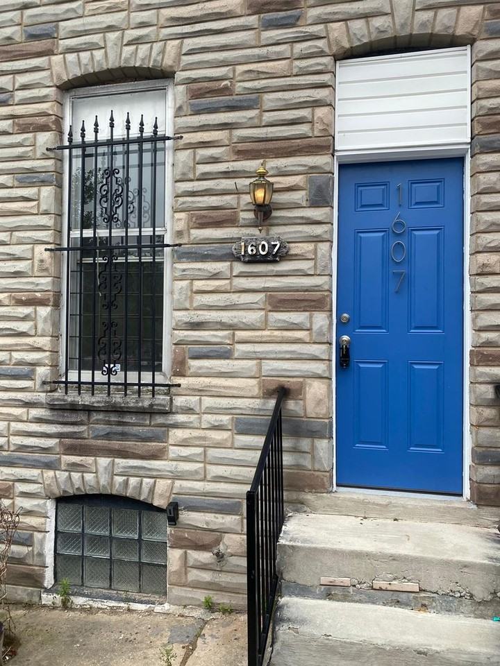 1607 Hakesley Pl - Photo 2 of 13