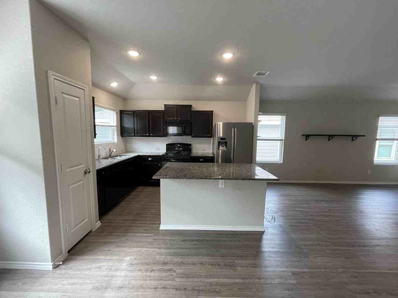 3918 Stanley Park - Photo 5 of 22