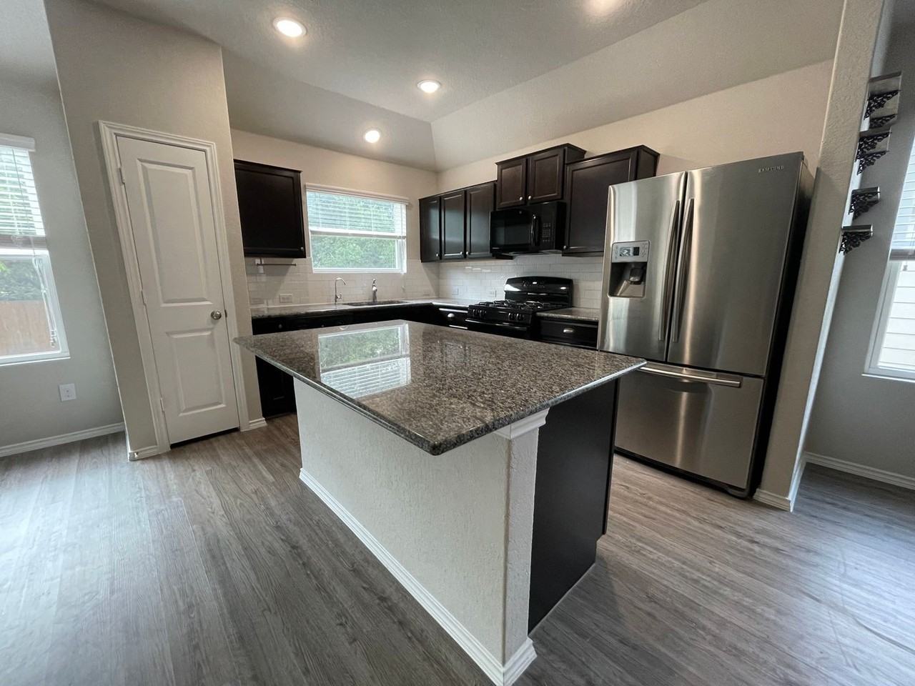 3918 Stanley Park - Photo 6 of 22