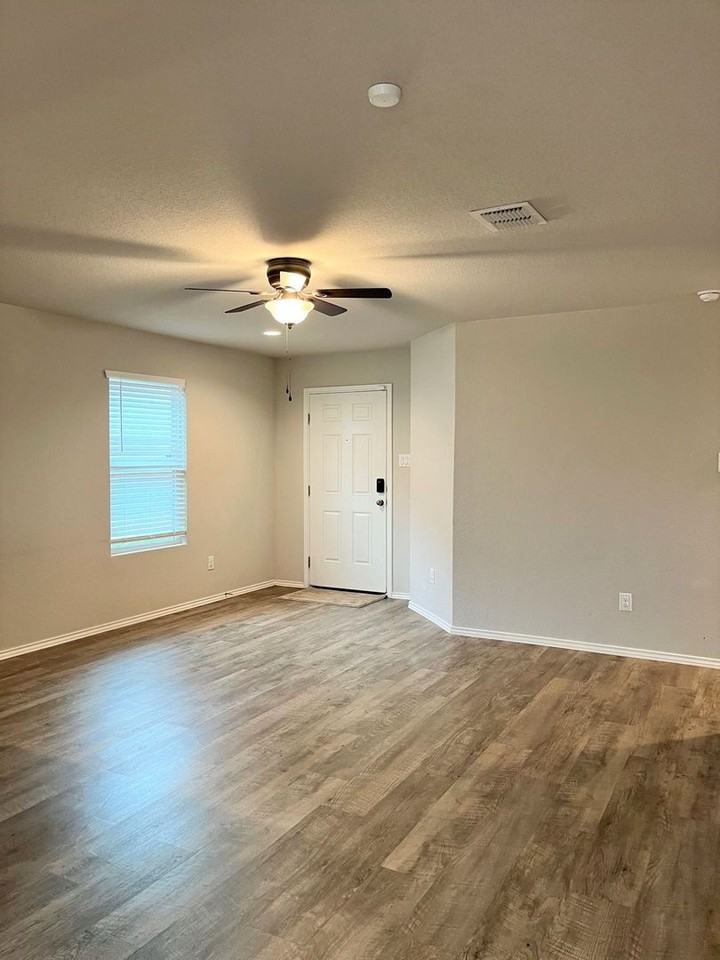7515 Crestway Rdg - Photo 3 of 19