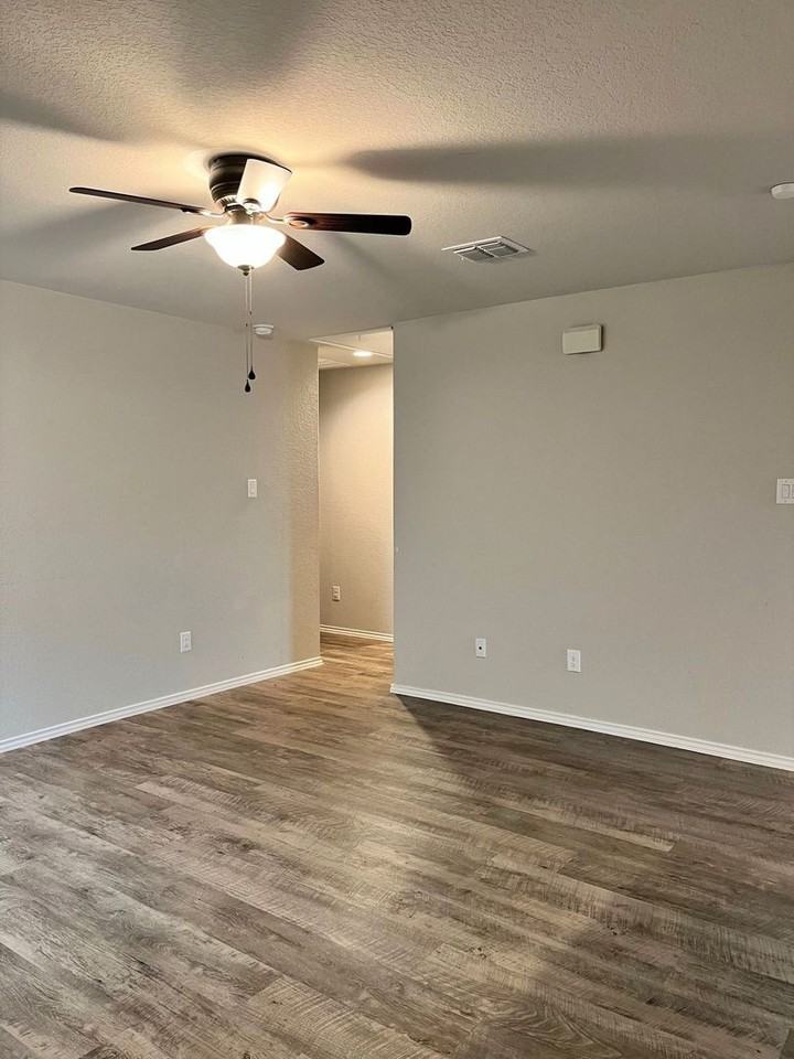 7515 Crestway Rdg - Photo 4 of 19