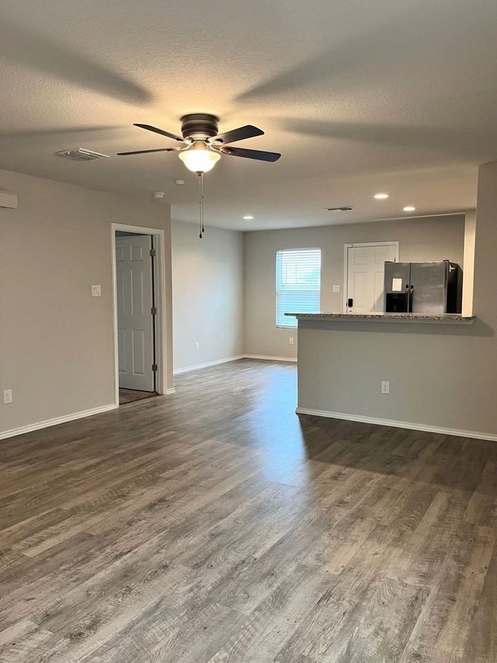 7515 Crestway Rdg - Photo 5 of 19