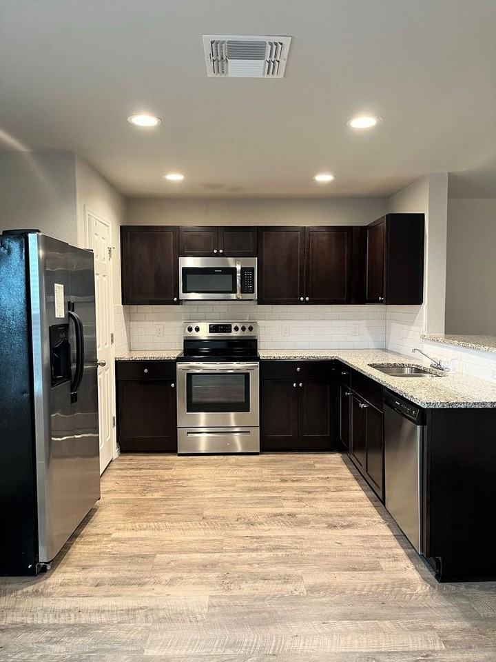 7515 Crestway Rdg - Photo 6 of 19