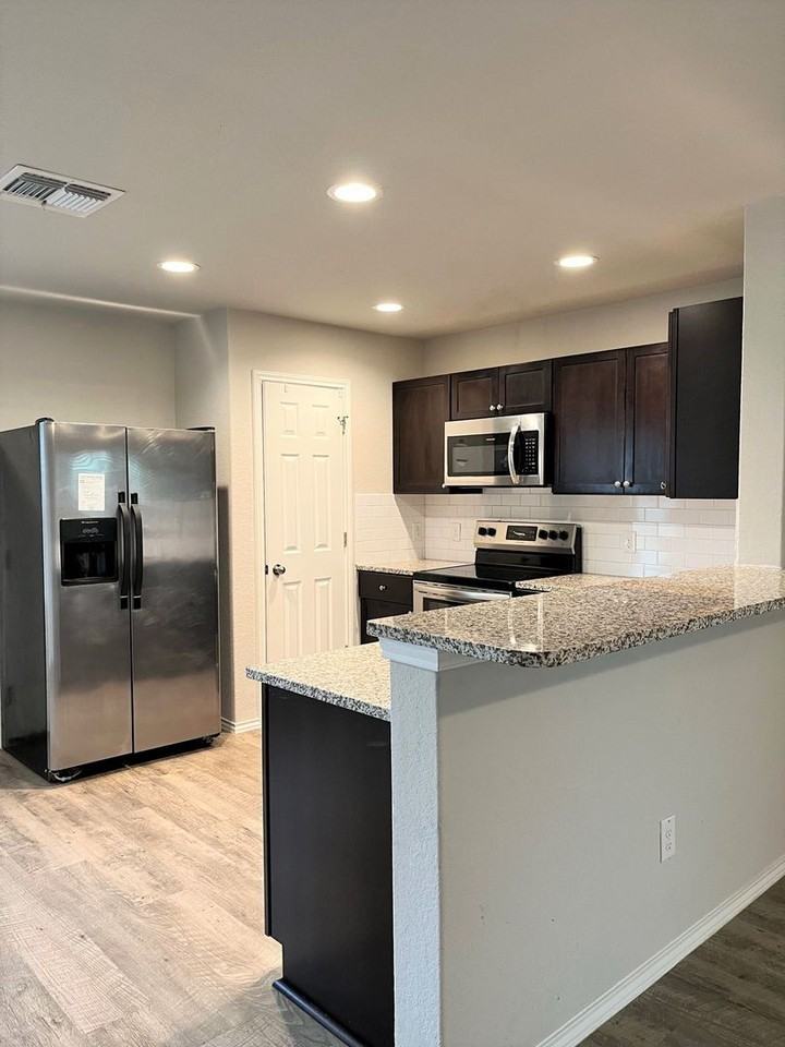 7515 Crestway Rdg - Photo 7 of 19