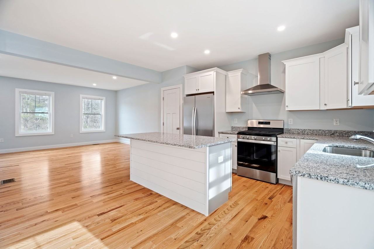 Paul's Place - Photo 4 of 21