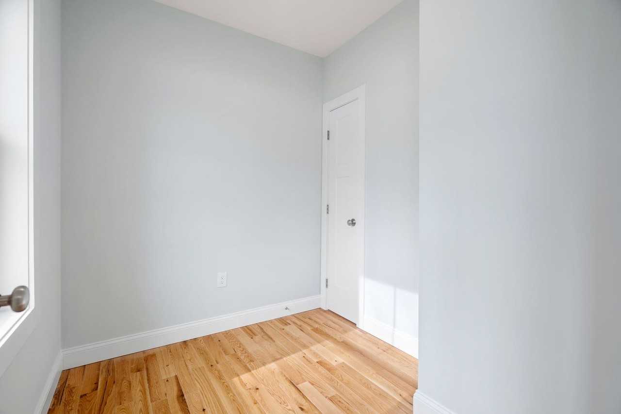 Paul's Place - Photo 6 of 21