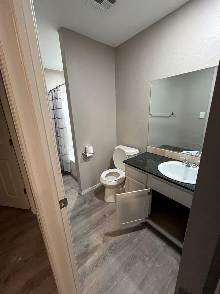 Railhead - Photo 4 of 16