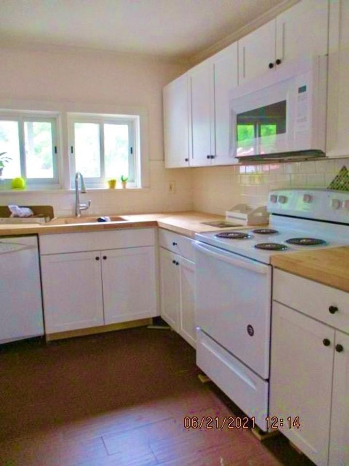 350 N Lakeview Dr - Photo 2 of 10