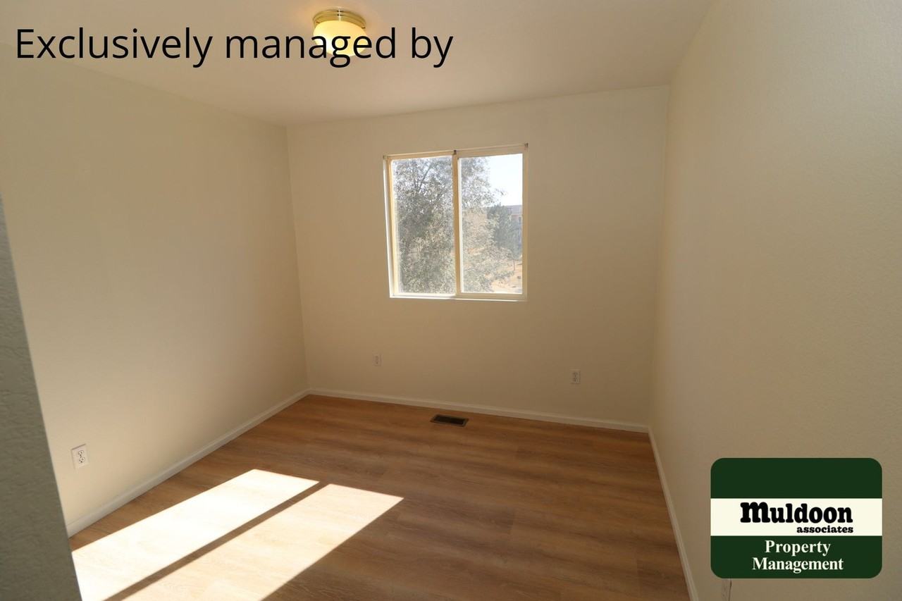 1112 Silverqueen Rd - Photo 3 of 8