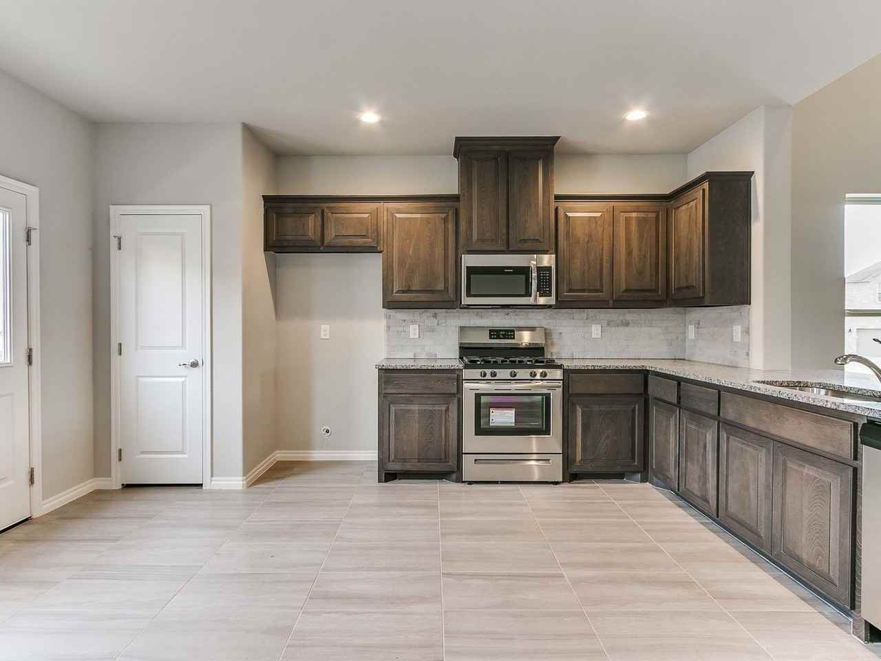 9601 Squire Ln - Photo 5 of 18