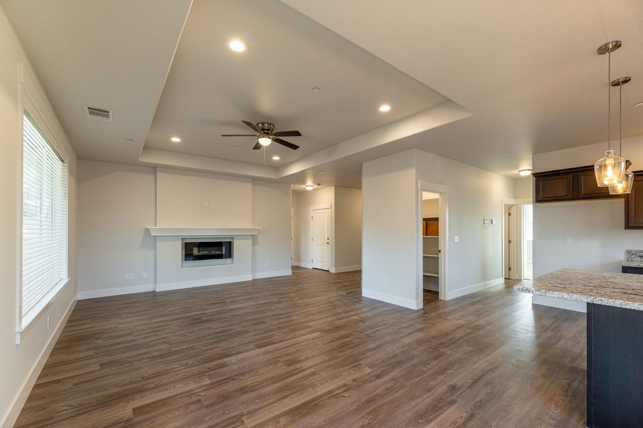 1378 Bonhurst Dr - Photo 2 of 14