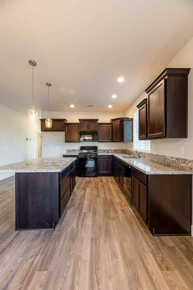 1378 Bonhurst Dr - Photo 3 of 14
