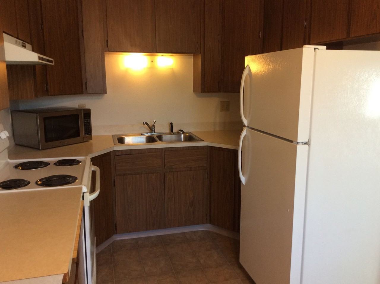 669 7th St SW - Photo 3 of 9